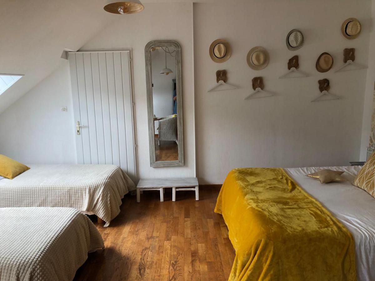 Grande Chambre Familiale Jaune Tout Bonnement Bien Putot-en-Auge エクステリア 写真