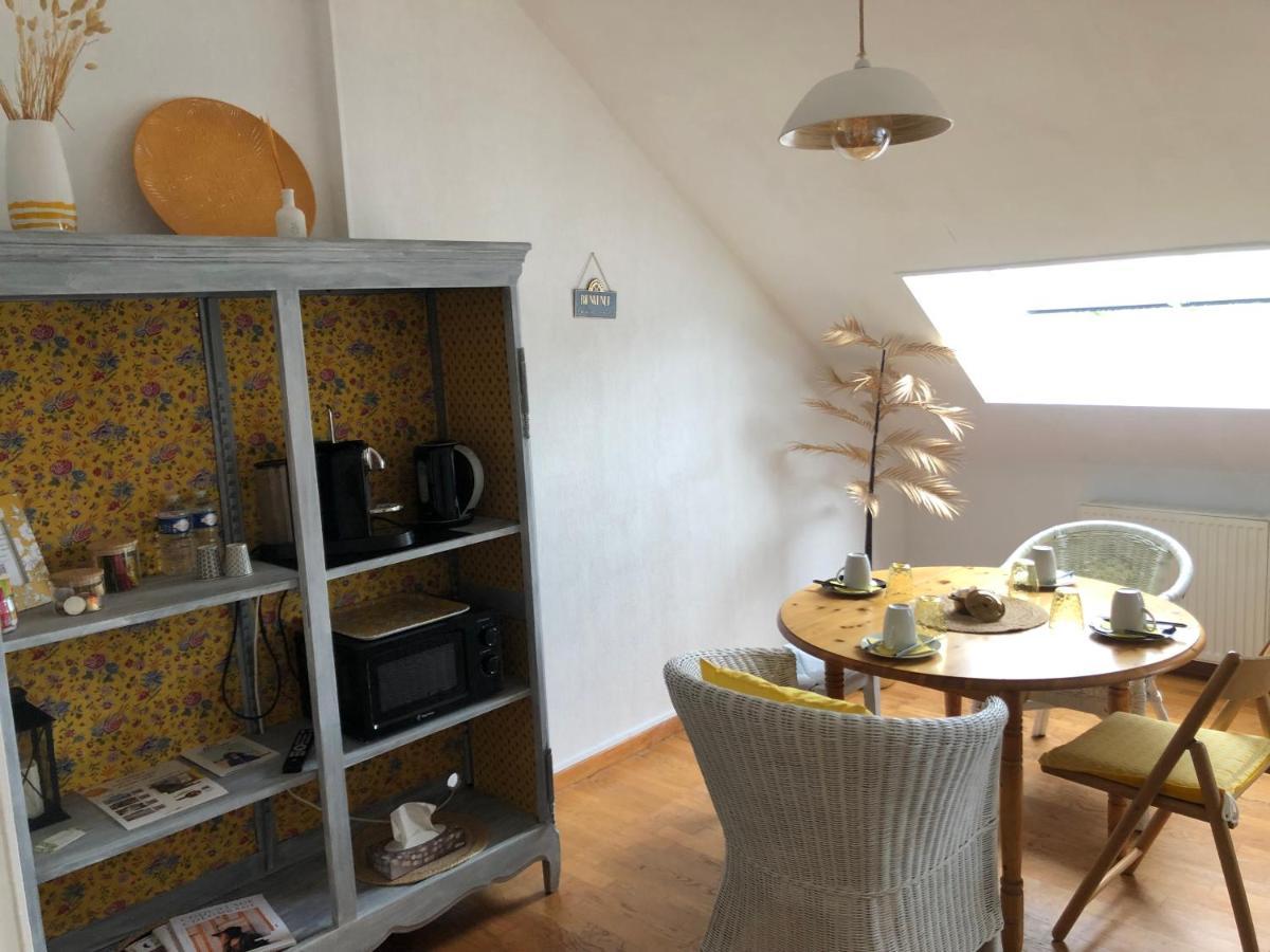Grande Chambre Familiale Jaune Tout Bonnement Bien Putot-en-Auge エクステリア 写真